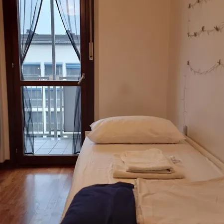 בית אירוח Cosy Spacious With Private Balcony