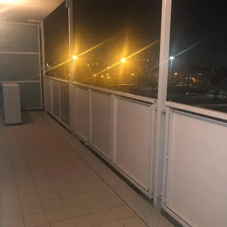 Cosy Spacious With Private Balcony בית אירוח *