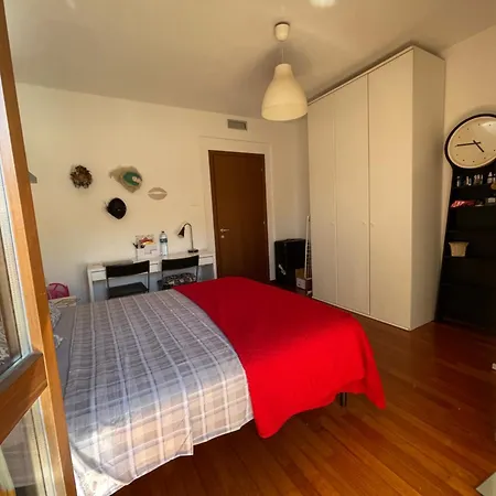 בית אירוח Cosy Spacious With Private Balcony מילאנו