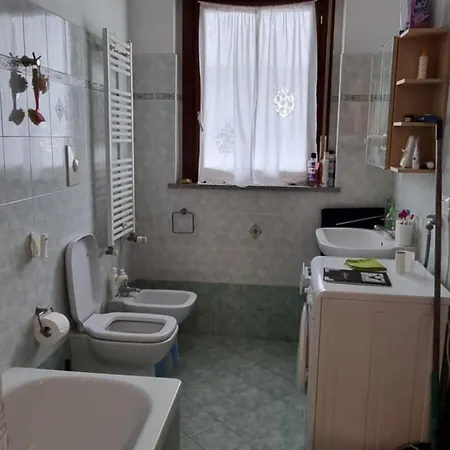 Cosy Spacious With Private Balcony מילאנו