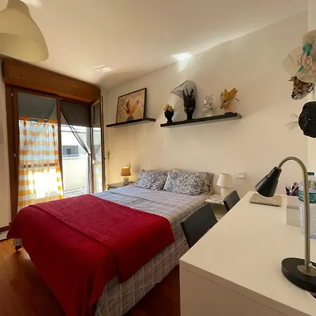 Cosy Spacious With Private Balcony * מילאנו