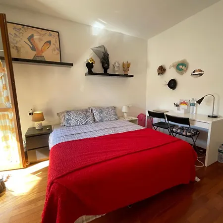 Cosy Spacious With Private Balcony * מילאנו