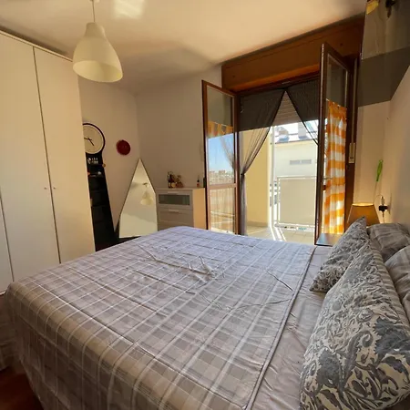 Cosy Spacious With Private Balcony בית אירוח *